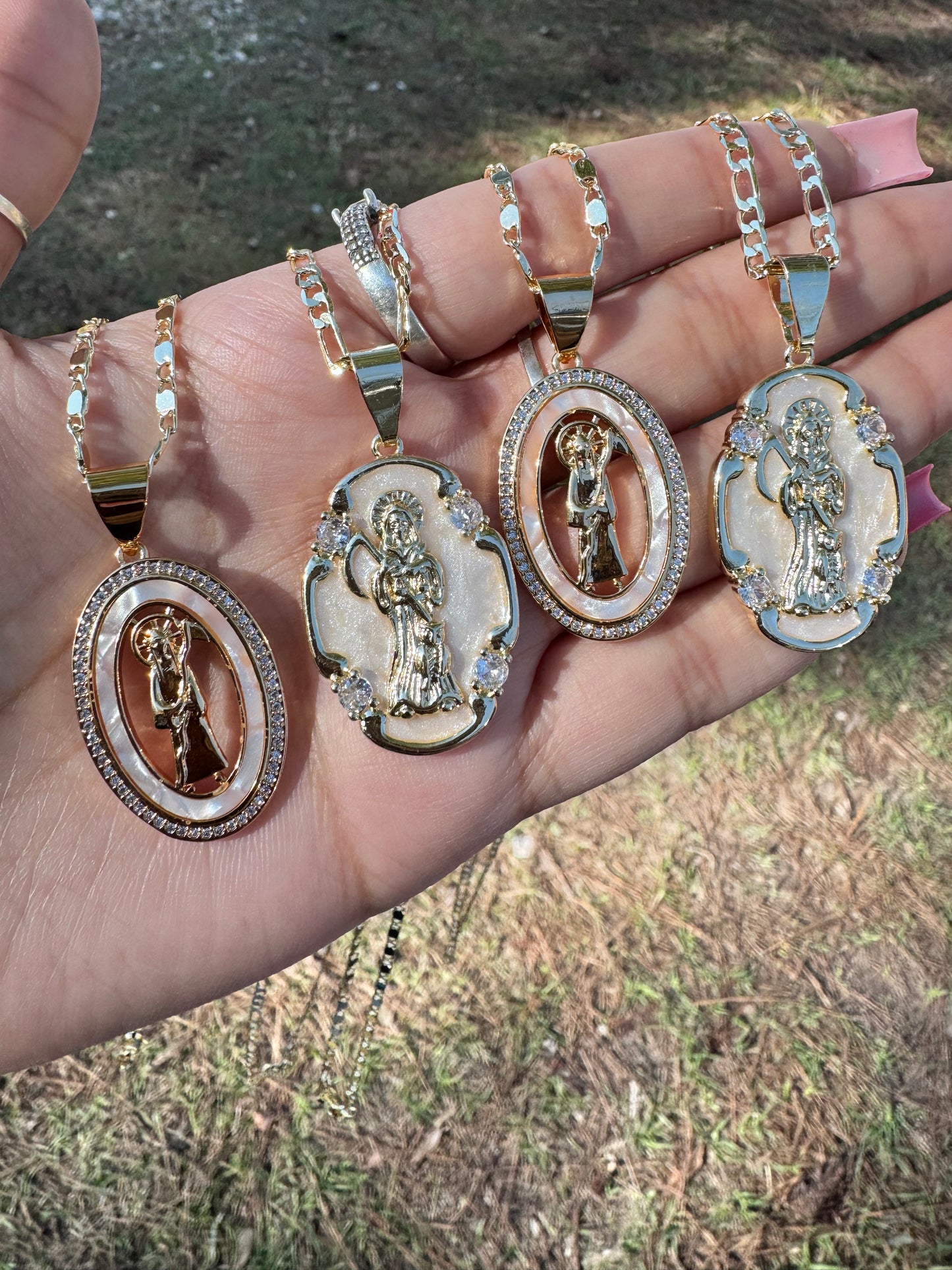 Santa Muerte Ópalo Oval Medalla Necklace