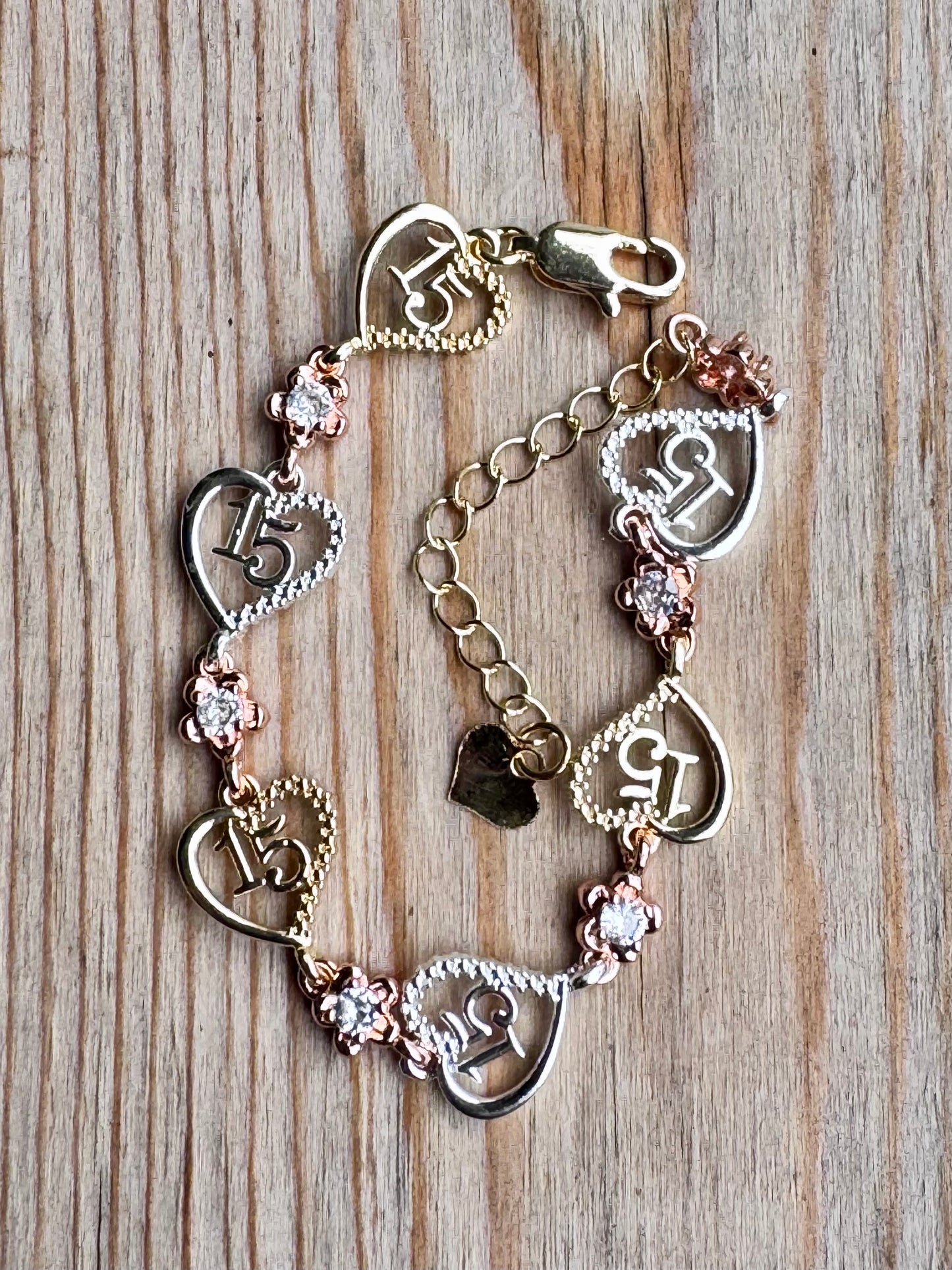 Quinceañera Corazones Bracelet