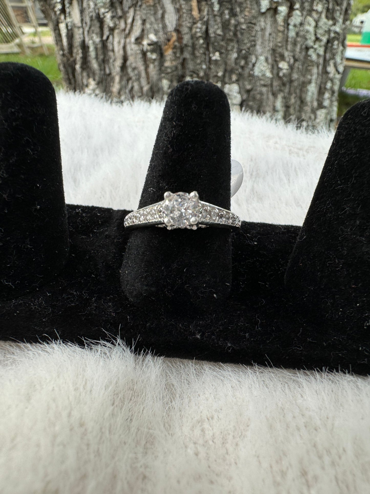 Classic Sparkly Gem Band Ring (Size 9)
