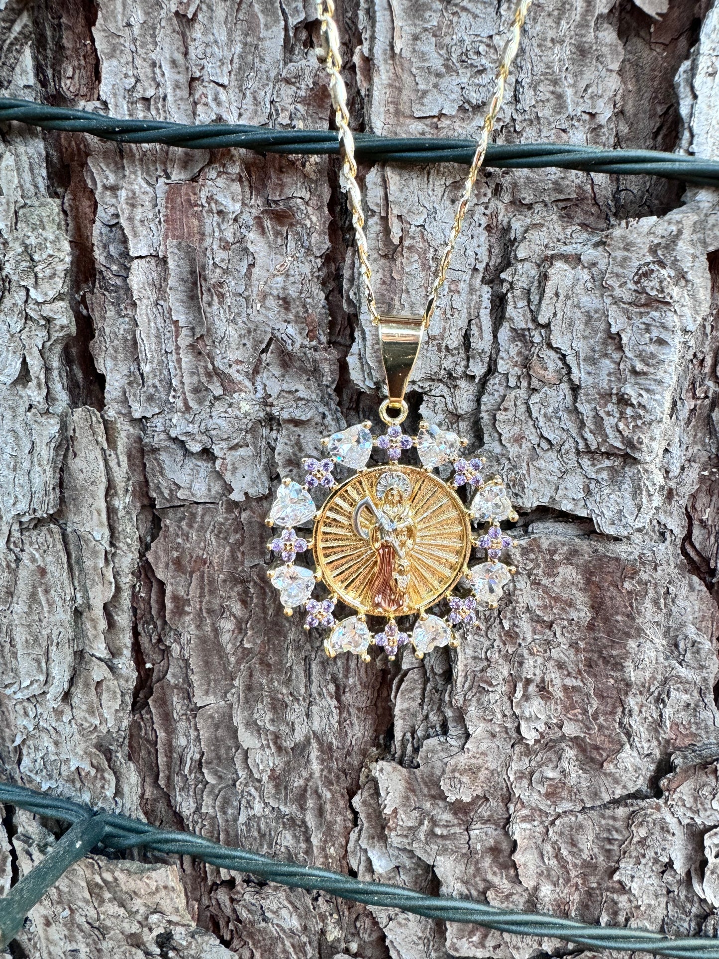 Santa Muerte Lavender Corazones Medalla