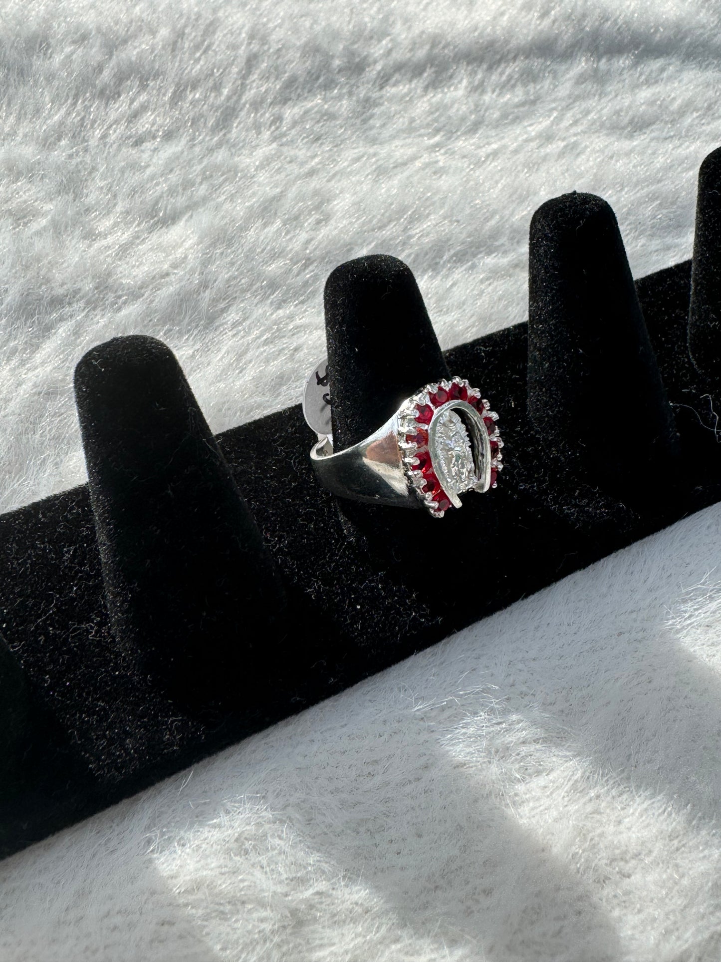 Herradura Roja de la virgen ring (Size 11)