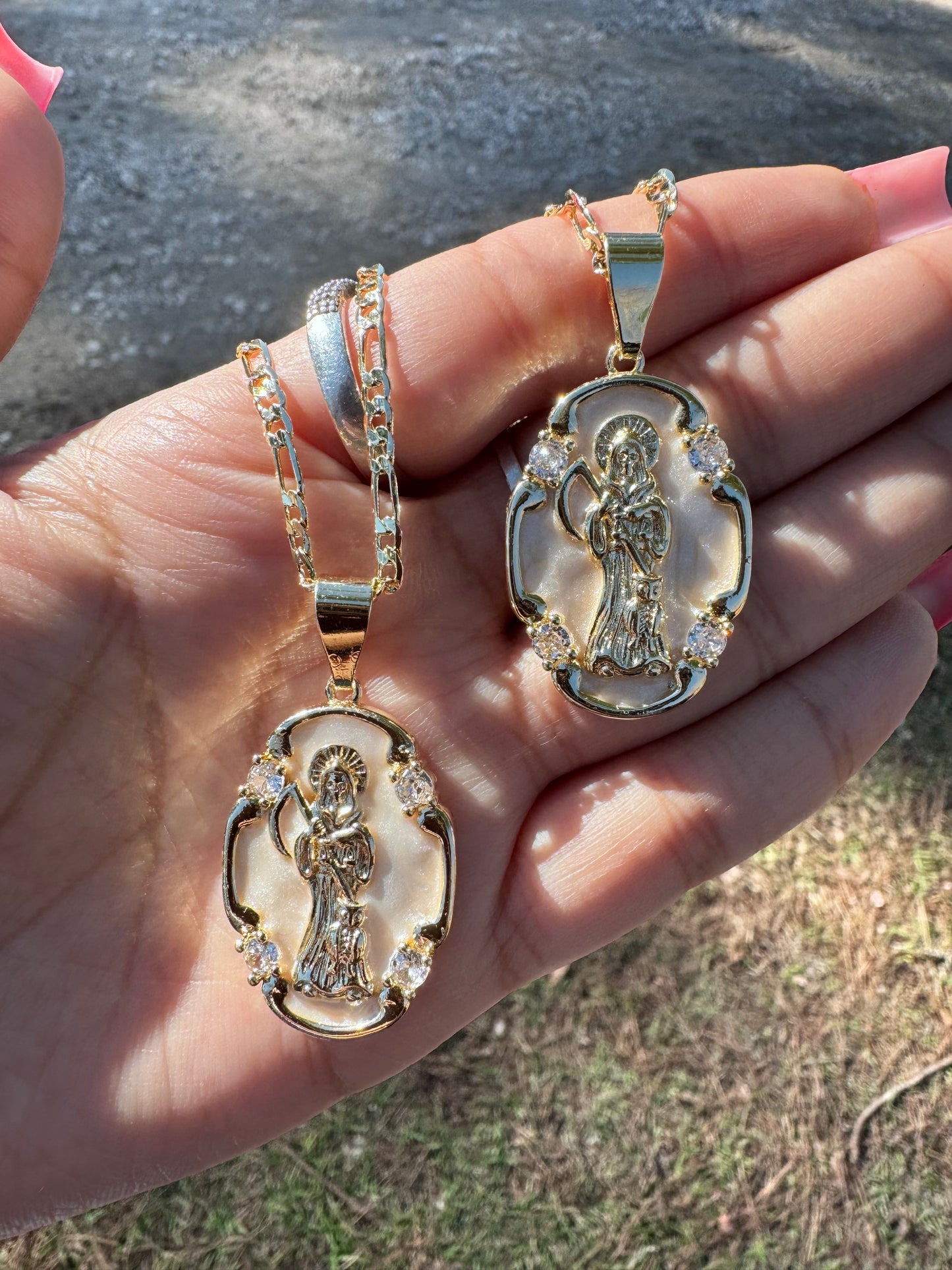 Santa Muerte Elegant Stone Medalla Necklace