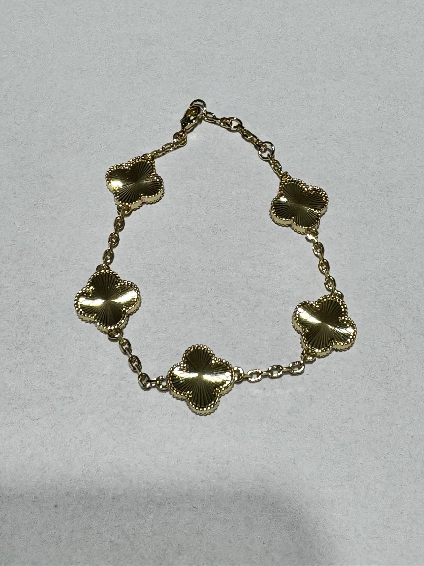 Luxurious Gold/Gold Clover Bracelet