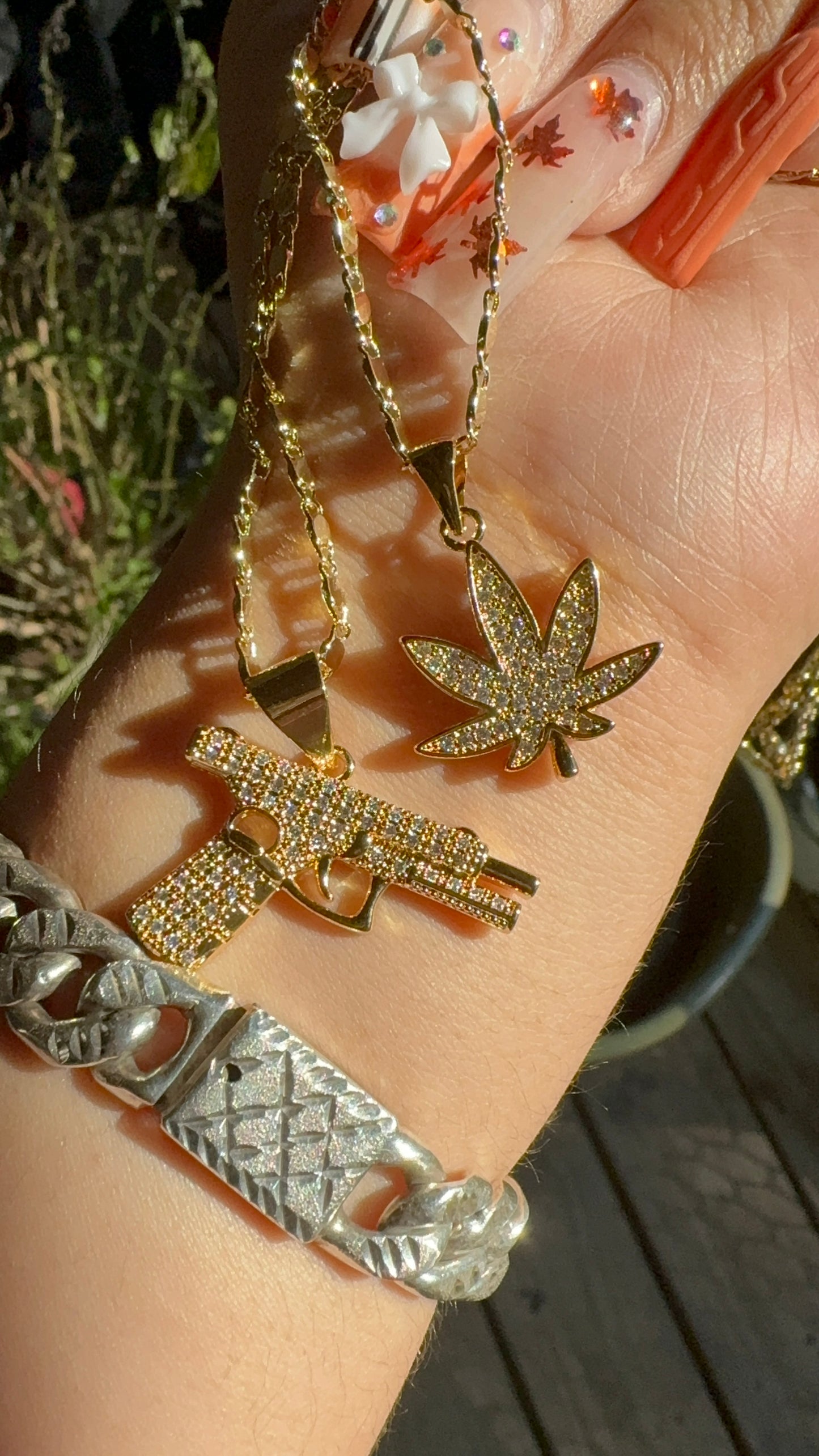 Marihuana Necklace