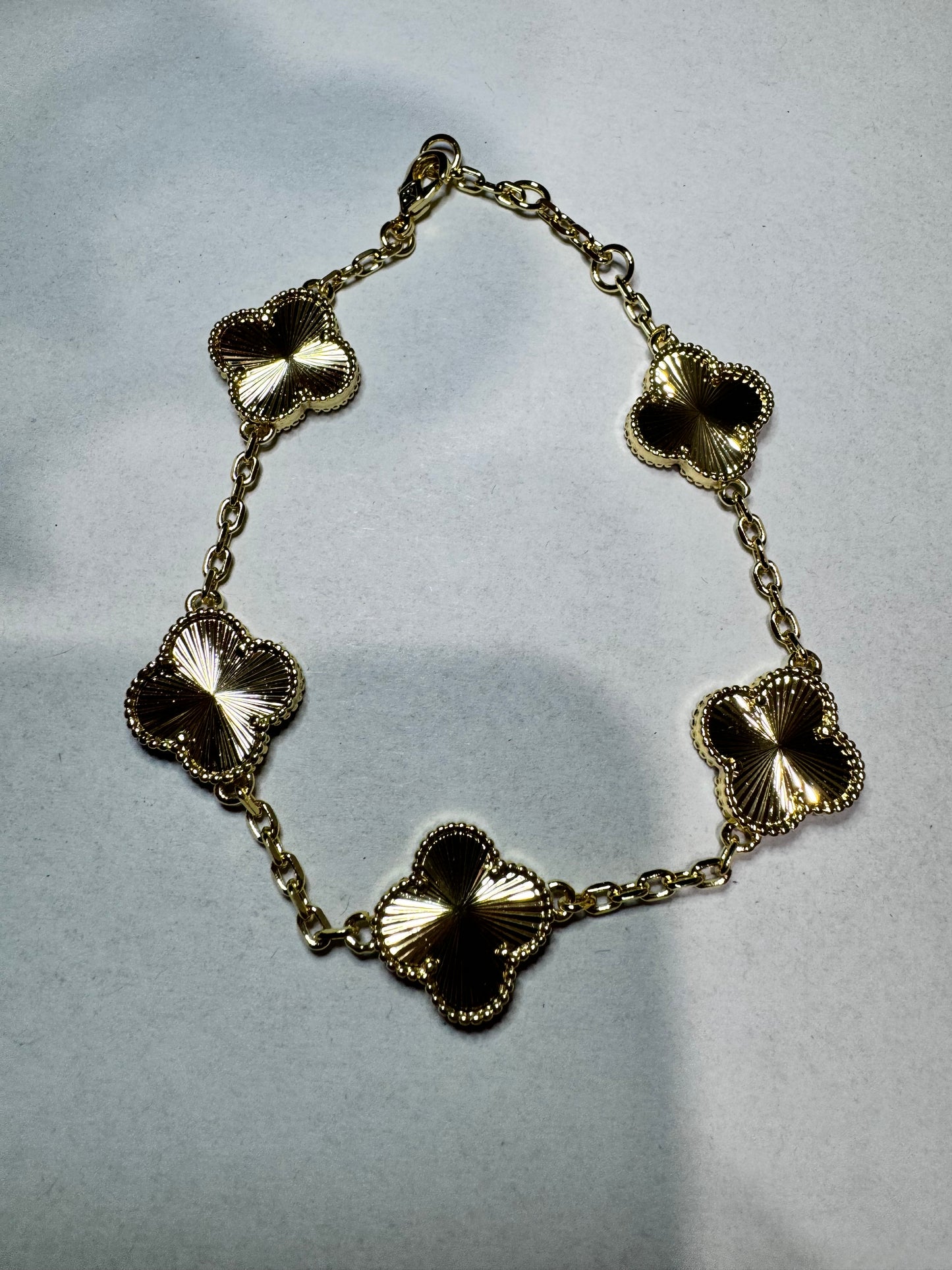 Luxurious Gold/Gold Clover Bracelet