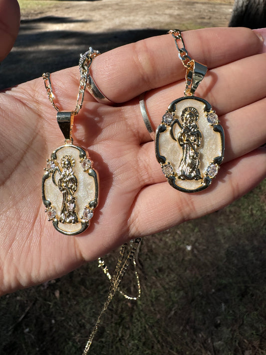Santa Muerte Elegant Stone Medalla Necklace