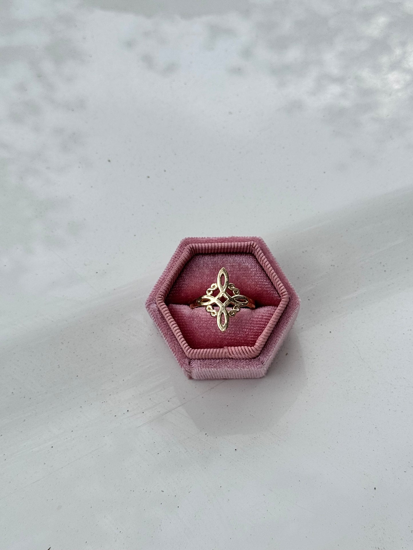 Nudo de Bruja Witches Knot Golden Adjustable Ring