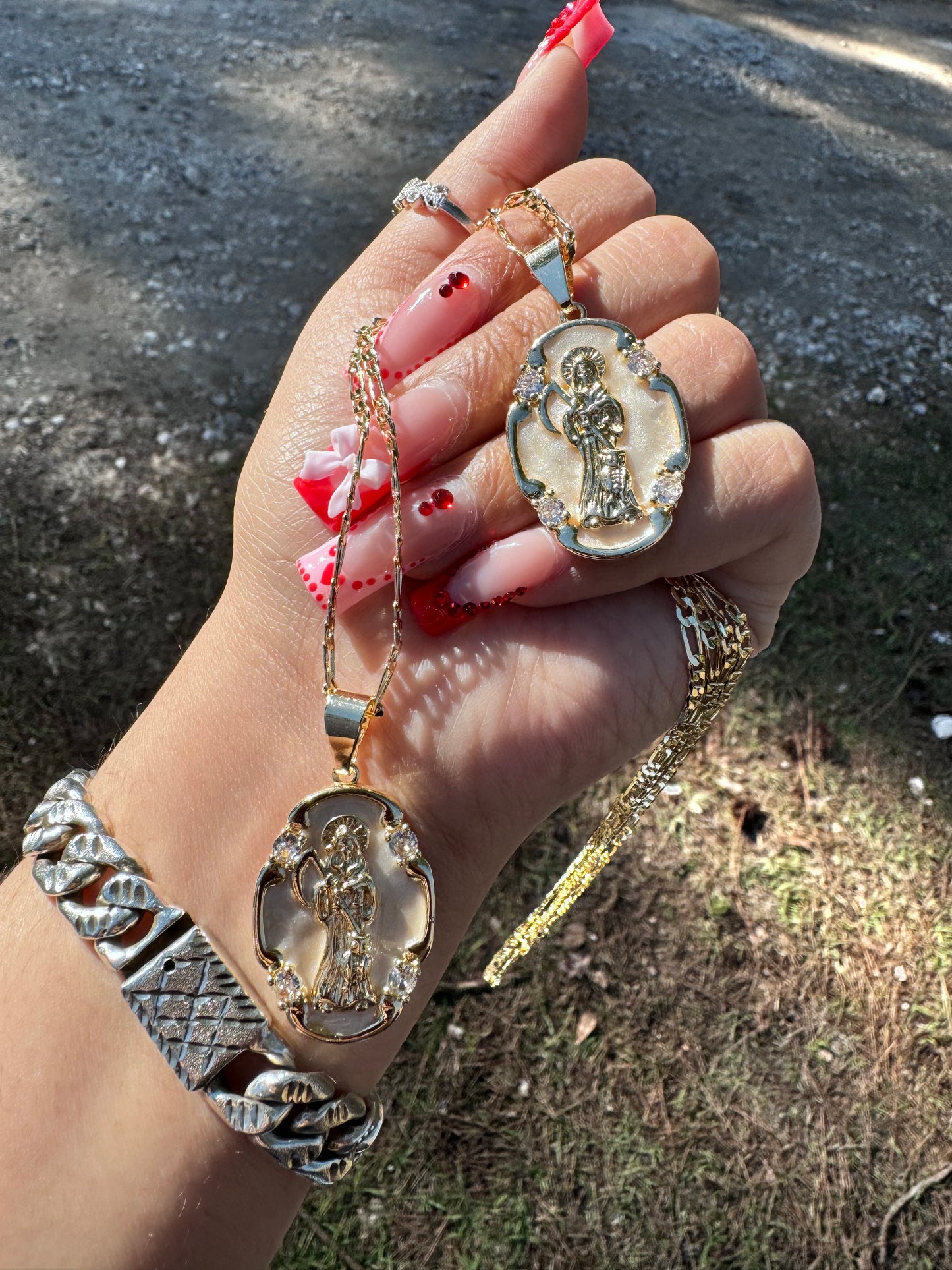 Santa Muerte Elegant Stone Medalla Necklace