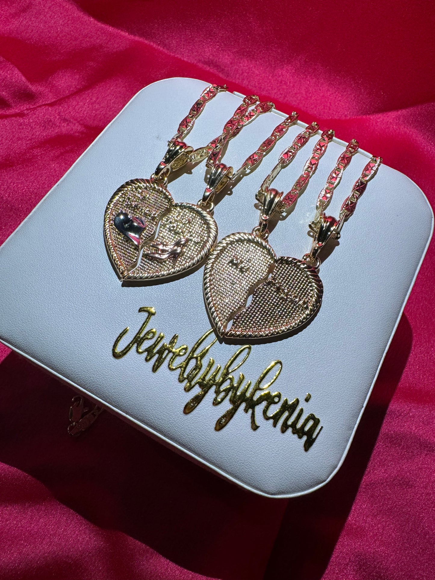 El Toxico y La Tóxica Breakable Heart Necklace