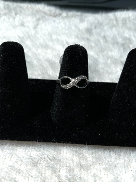 Cute Infinite Ring (Size 5.5)