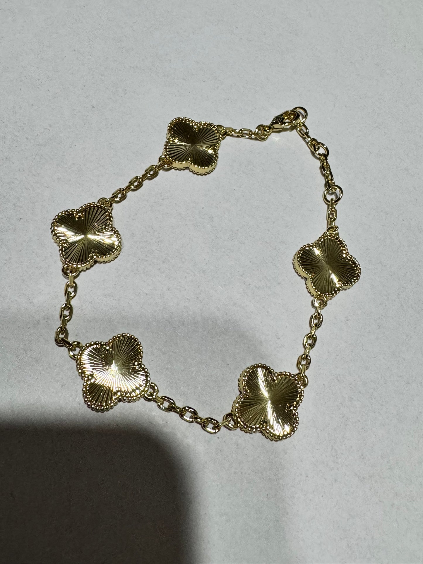 Luxurious Gold/Gold Clover Bracelet