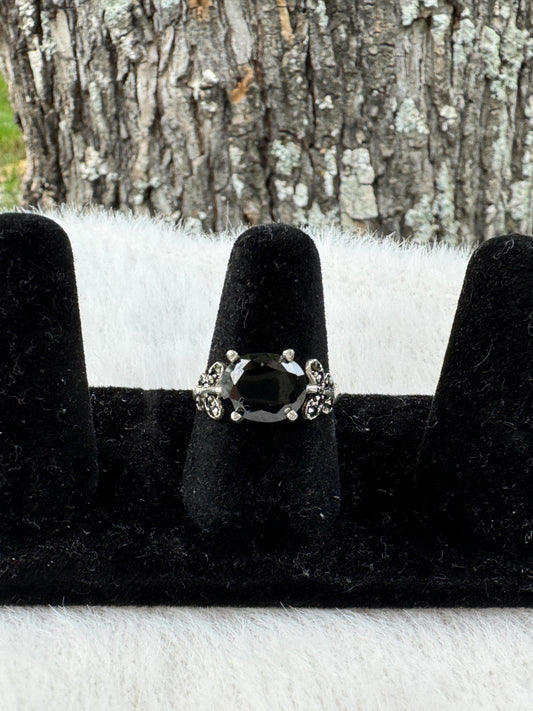 Black Gem Mariposa Ring (Size 7)