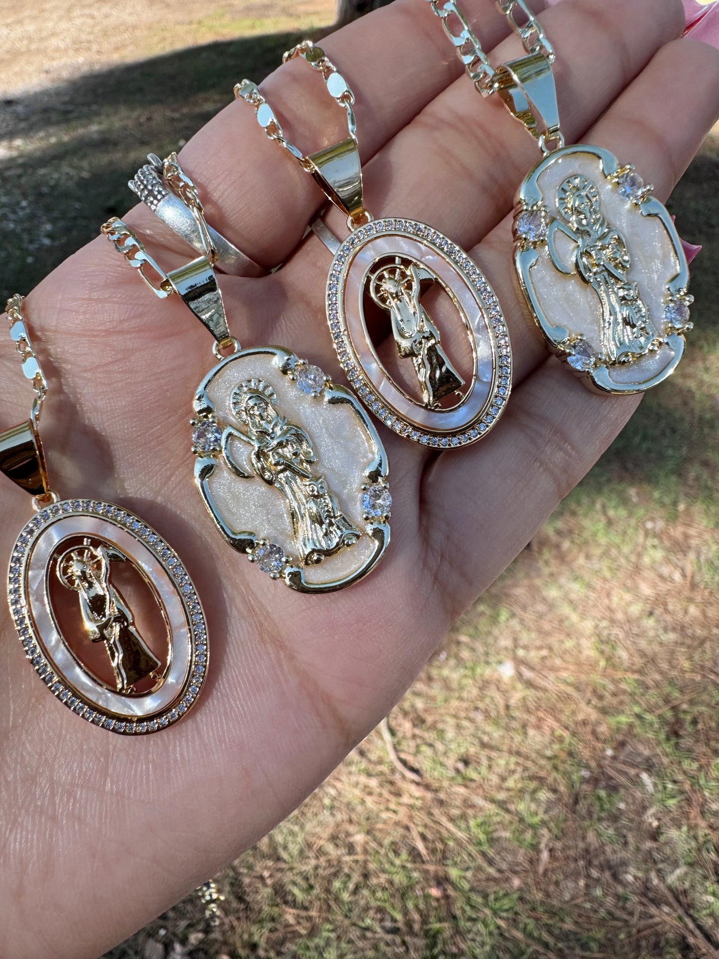 Santa Muerte Ópalo Oval Medalla Necklace