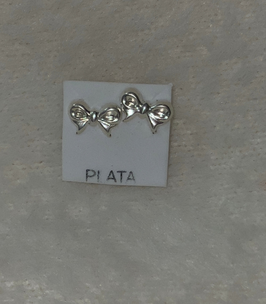 Moñito Studs