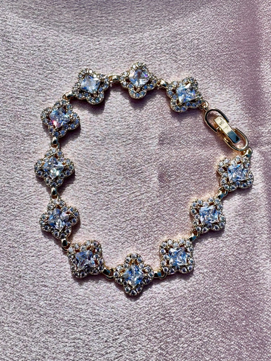 Elegant Bracelet “C”