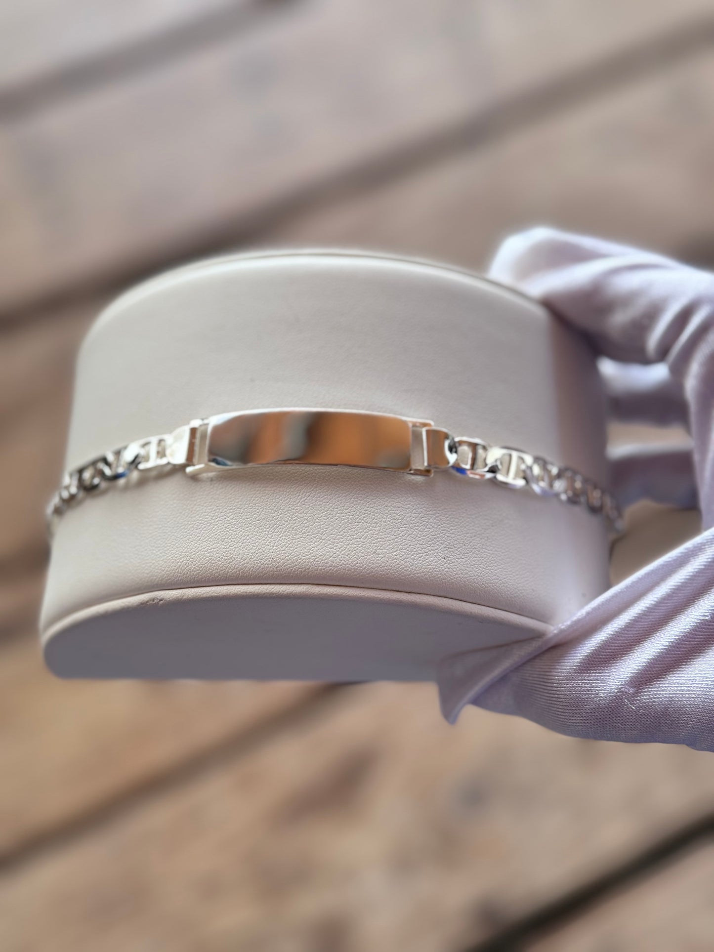 Men Gucci Link Silver ID Bracelet