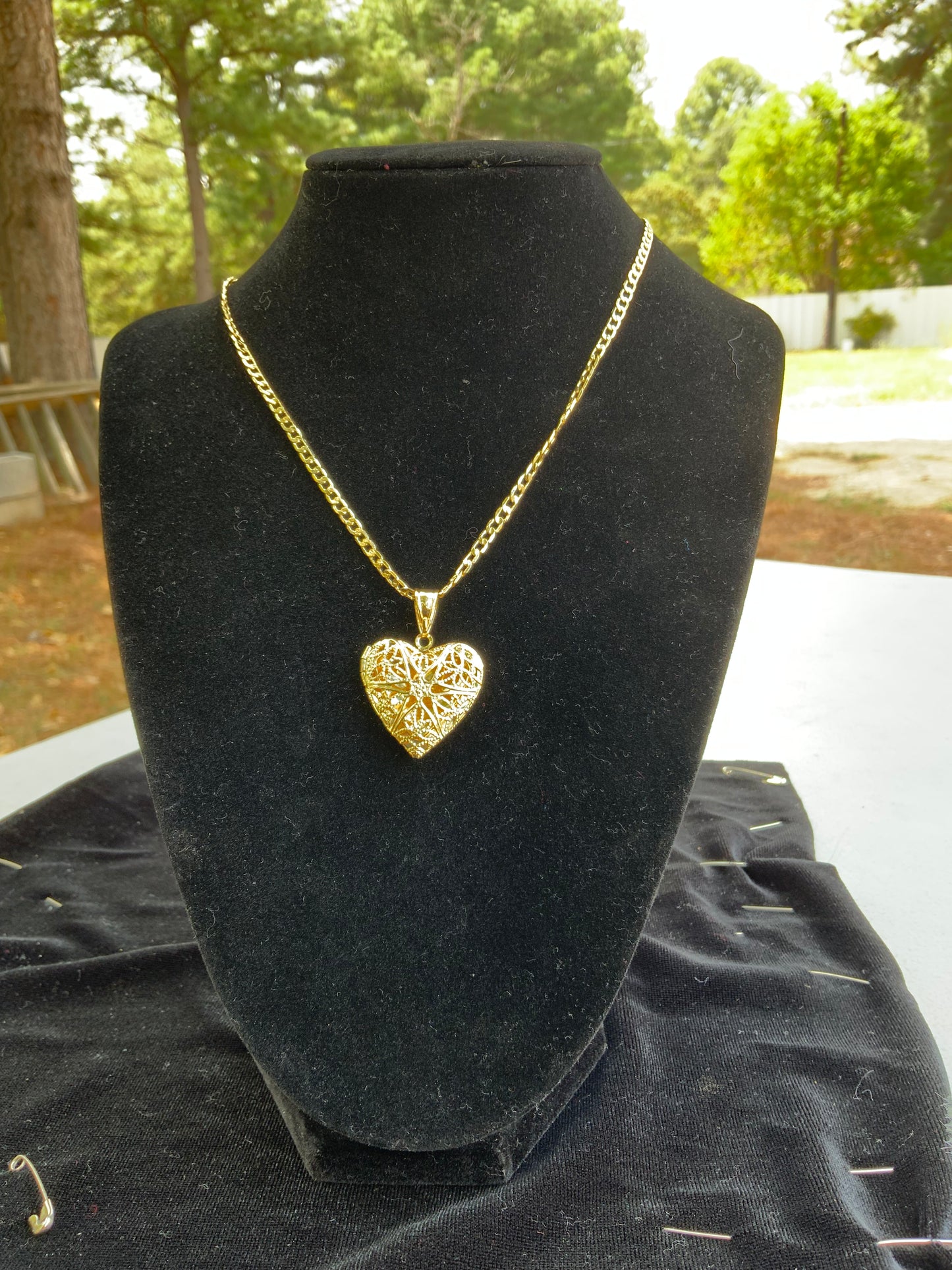 Collar con medallón de corazón