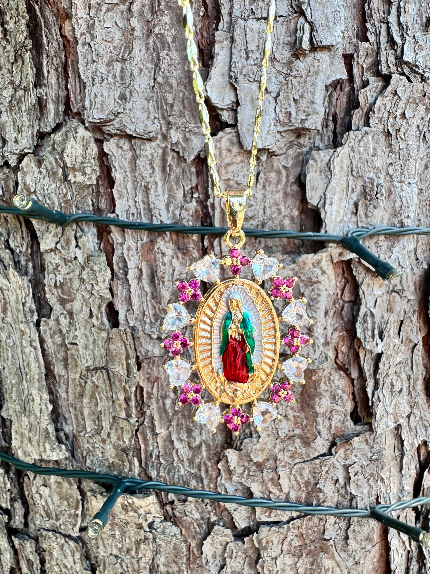 Virgencita Corazones Oval Medalla