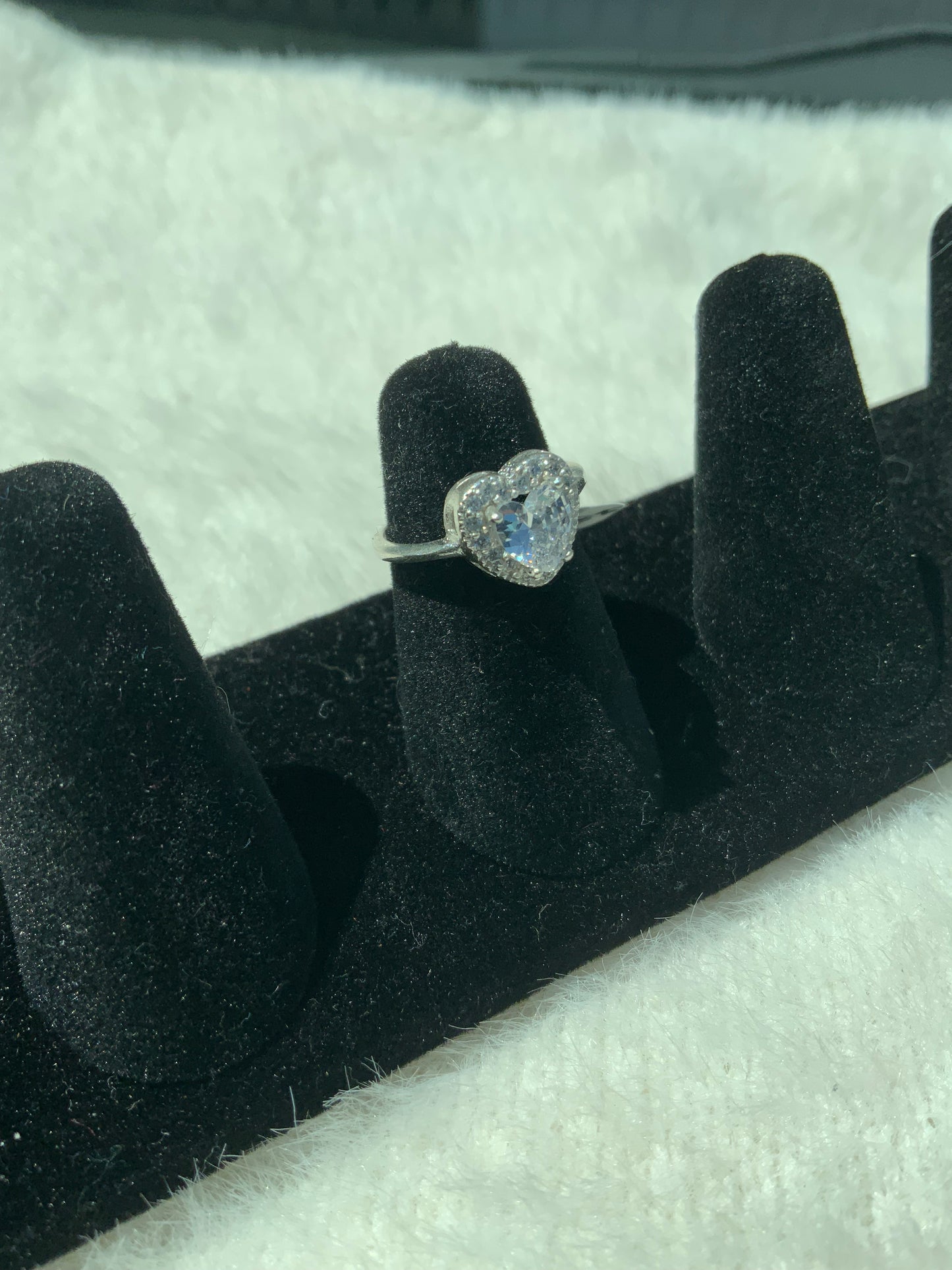 Corazón Blanco Ring (Size 4.5)