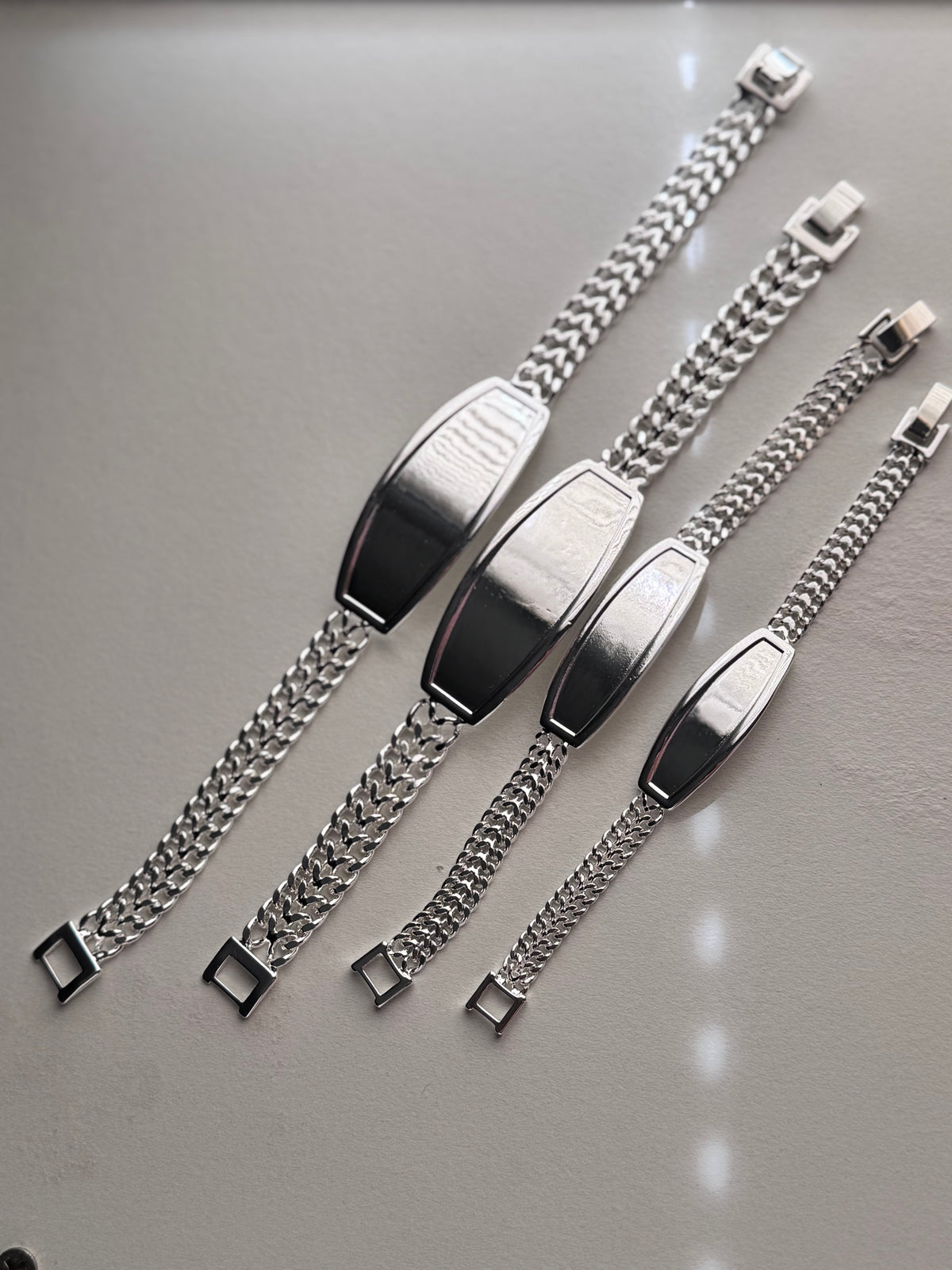 ID Silver Engraved Petatillo Clasp Esclava