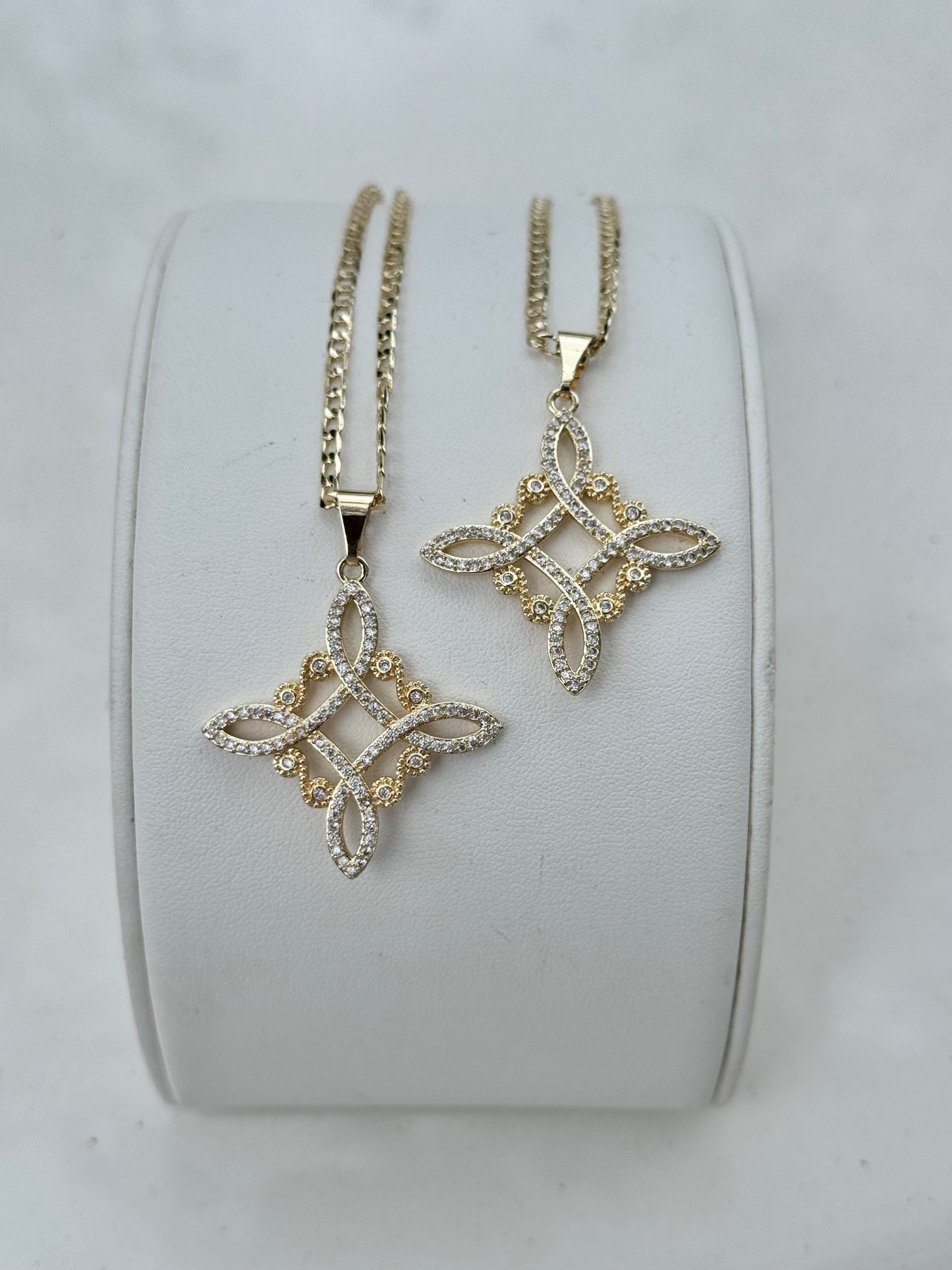 Nudo de Bruja Witches Knot Necklace
