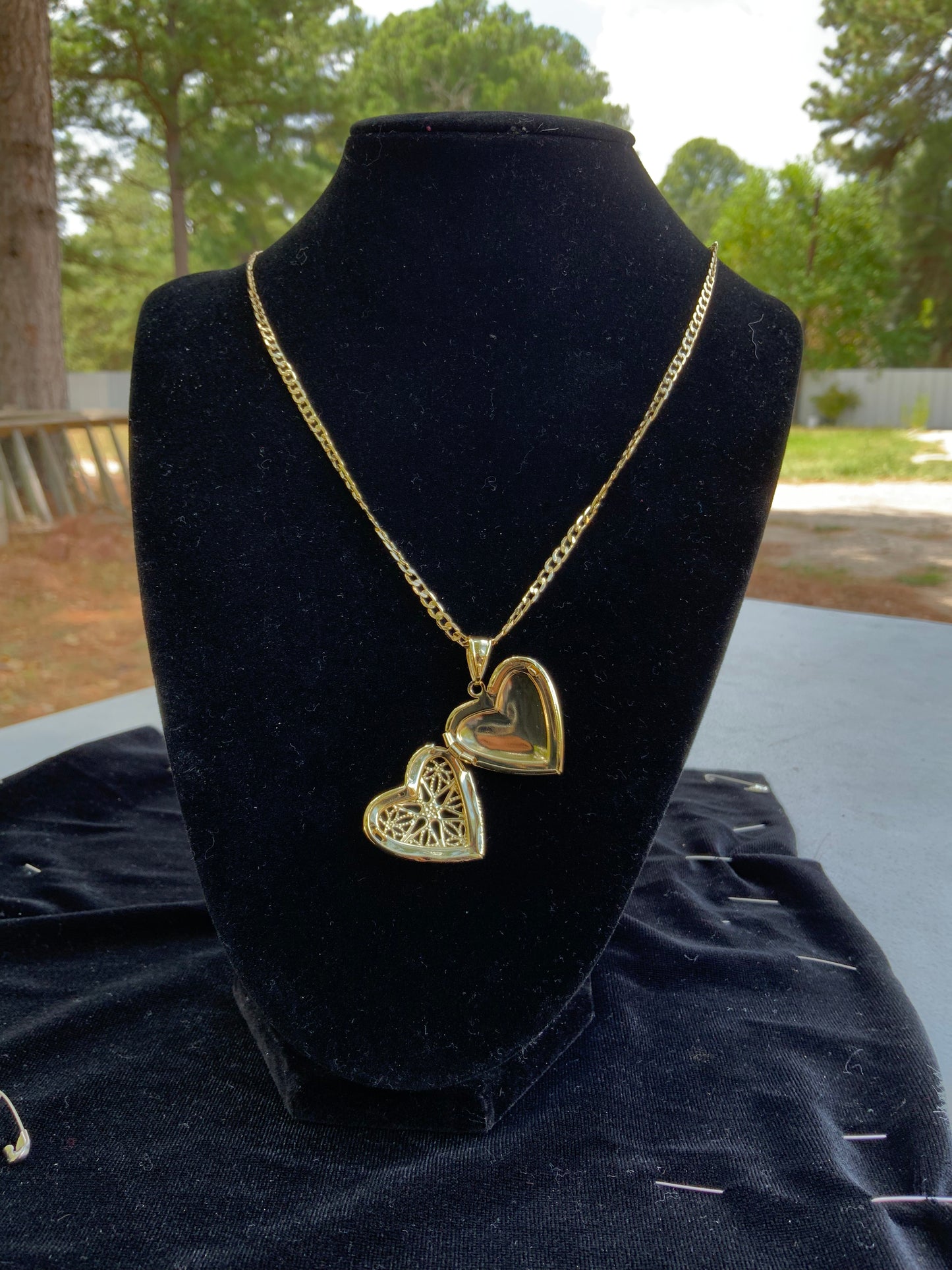 Collar con medallón de corazón
