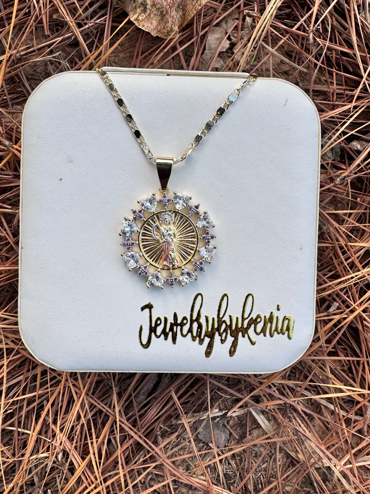 Santa Muerte Lavender Corazones Medalla