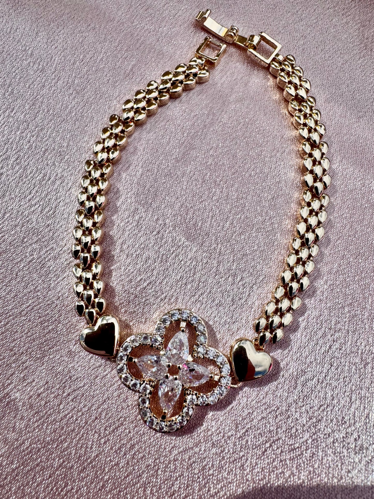 Elegant Bracelet “G”