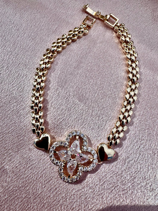 Elegant Bracelet “G”