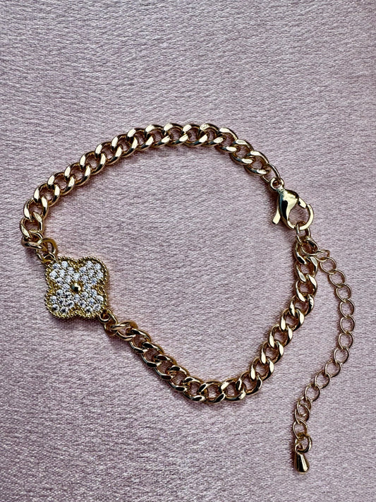 Elegant Bracelet “I”