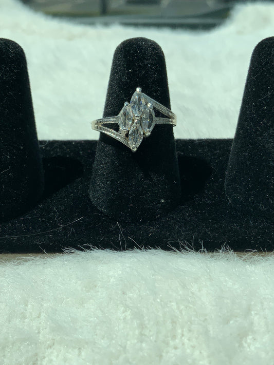 Small Elegant Rhombus Ring (Size 8)